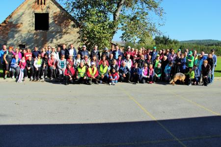 Udeleženci 17. pohoda po vasi Motovilci.